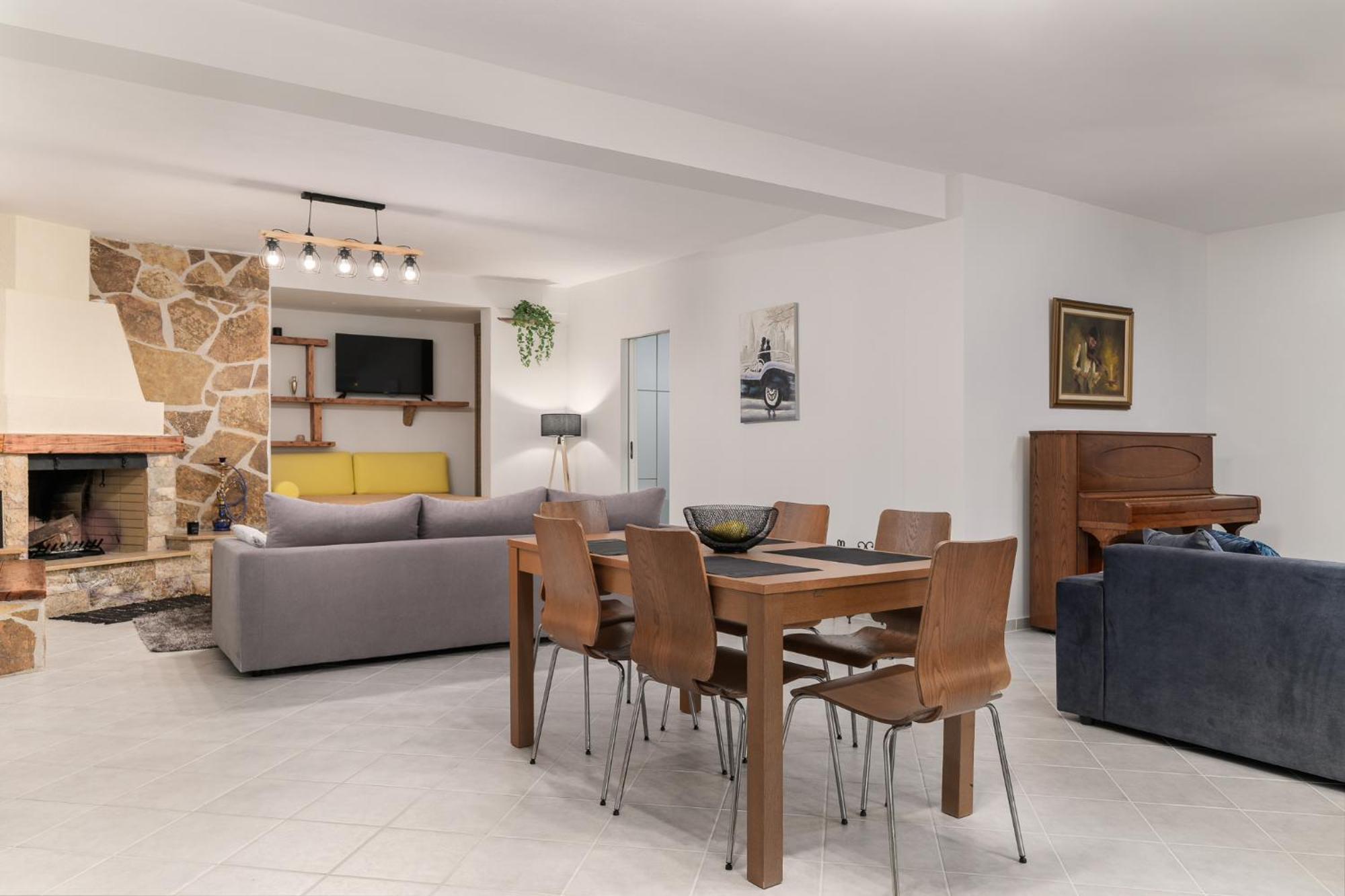 Domelia'S Luxury Apartments Near Airport & Beach Луца Экстерьер фото